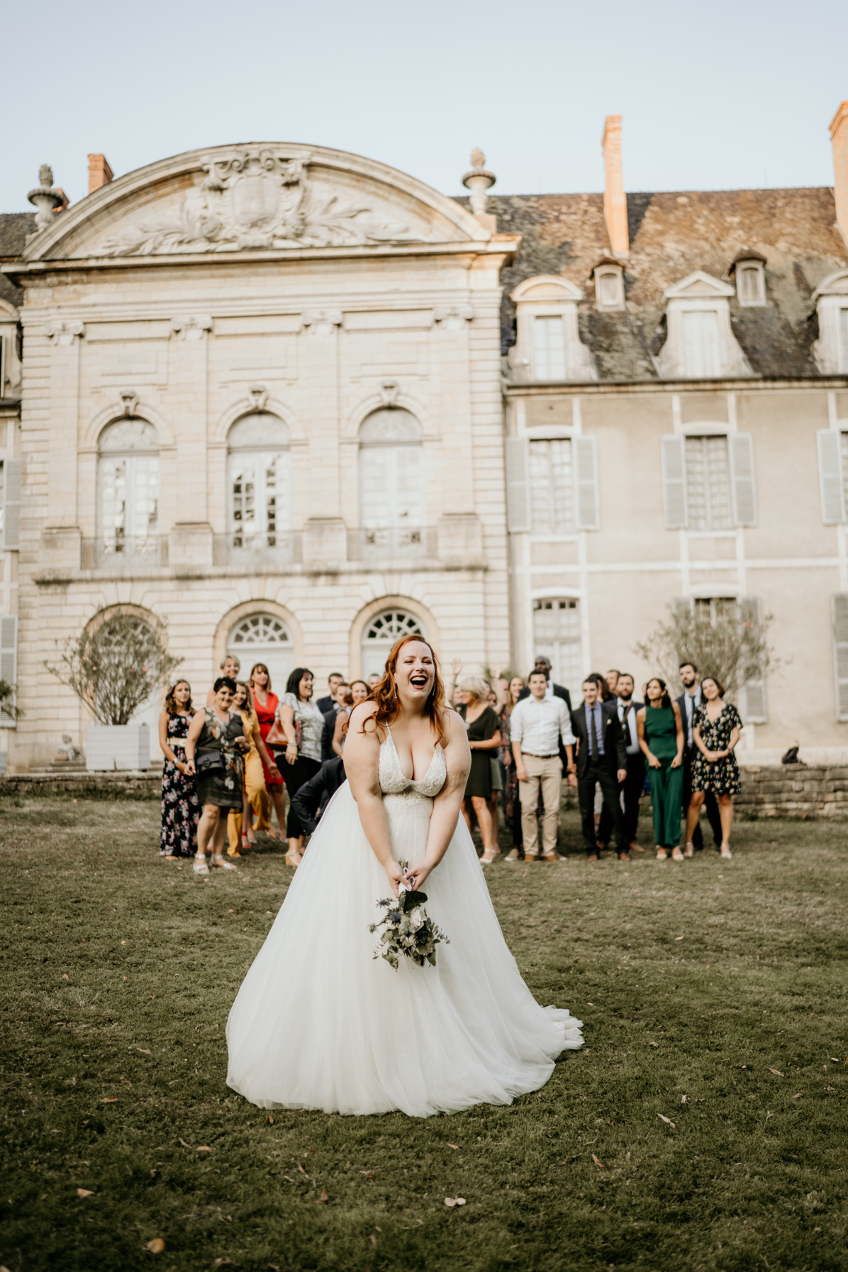 lance de bouquet de mariée chateau bourgogne wedding planner lyon organisation mariage beaujolais