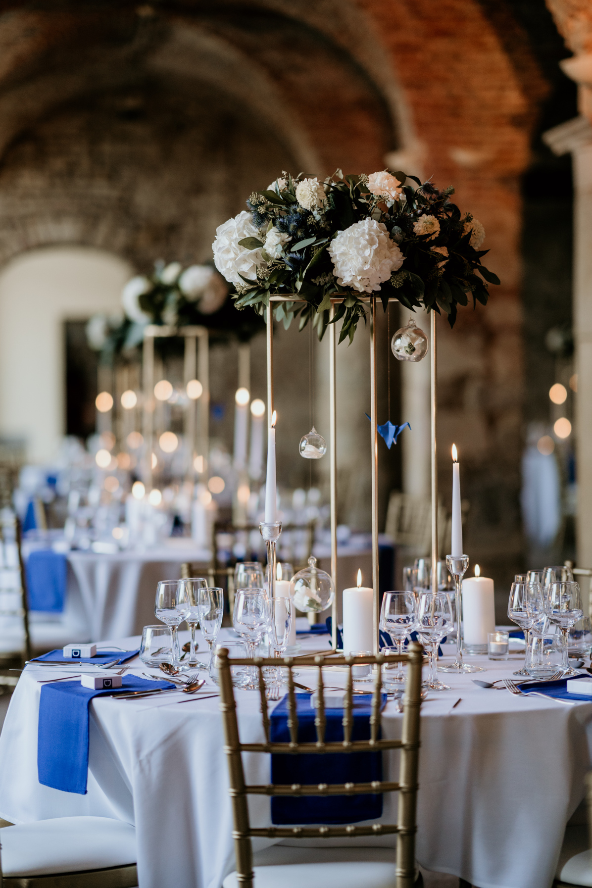 décoration mariage centre de table dore et bleu or wedding planner lyon organisation mariage beaujolais