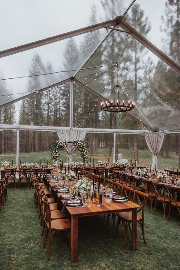 Mariage en extérieur, tente cristal, mariage champêtre dans le Loiret, plein air , table en bois, arche, nature, forêt, guirlandes lumineuses, pelouse