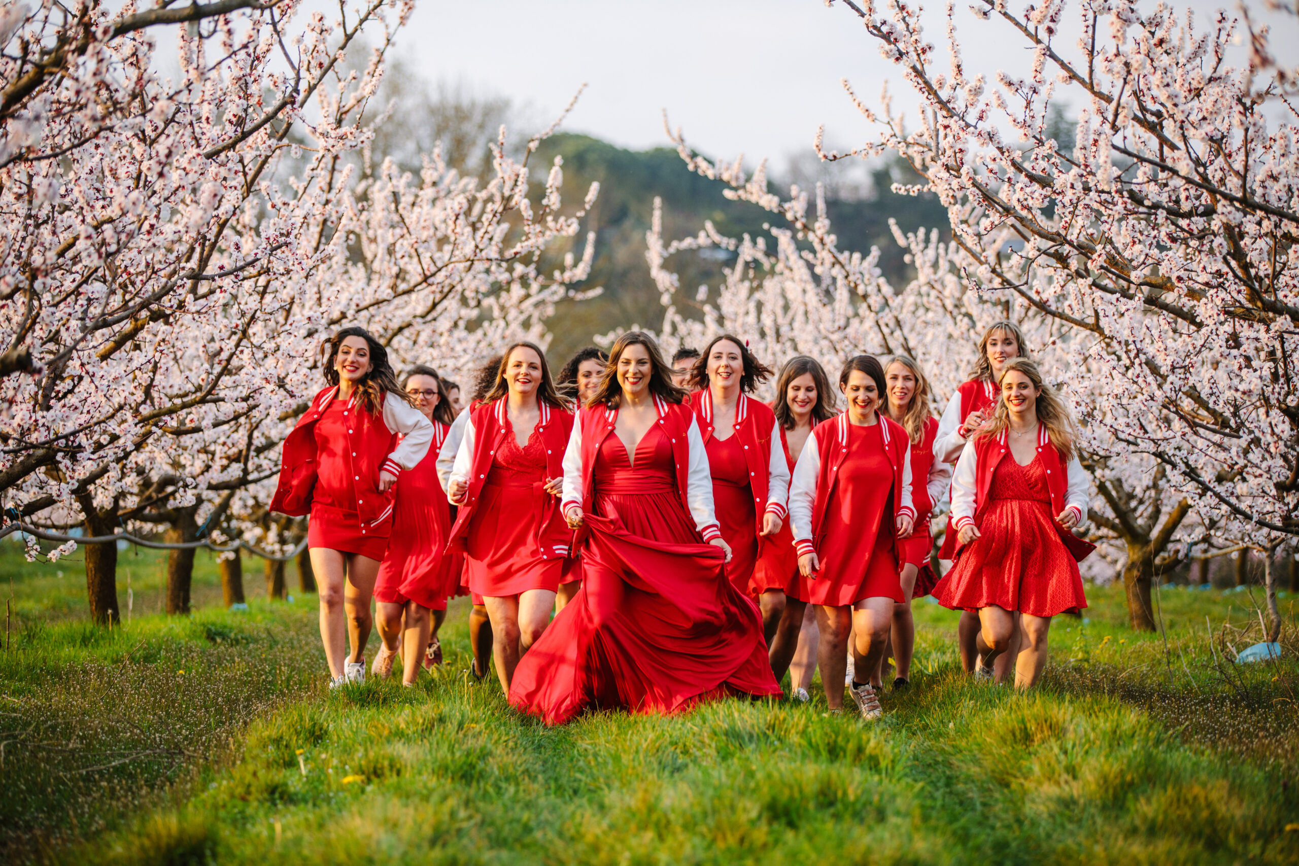 team dday wedding planner wedding organization France in red dresses red-dress franchises