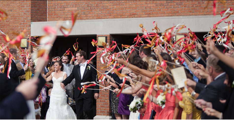 Votre mariage en Normandie : Sortie colorée avec les baguettes de ruban