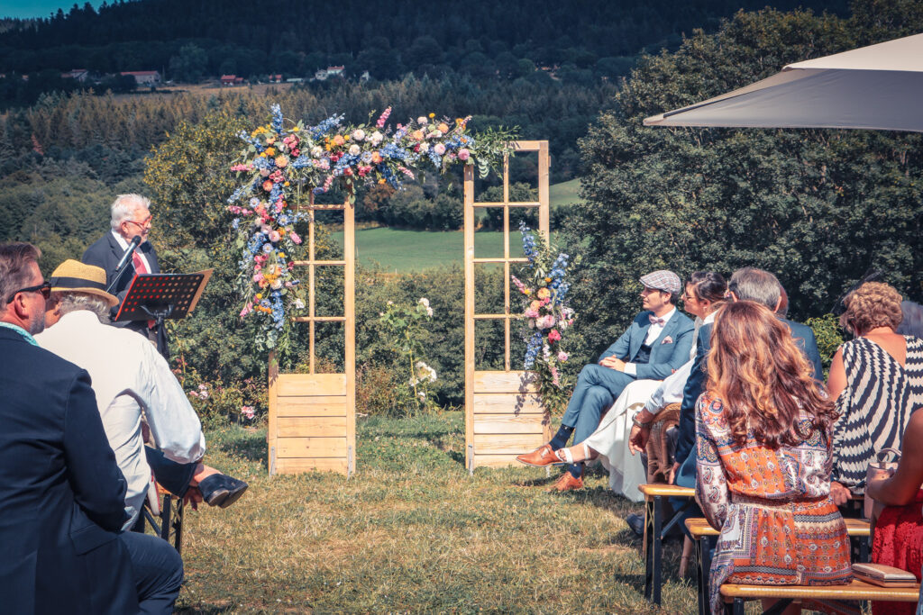 Cérémonie, officiant , arche , allée,