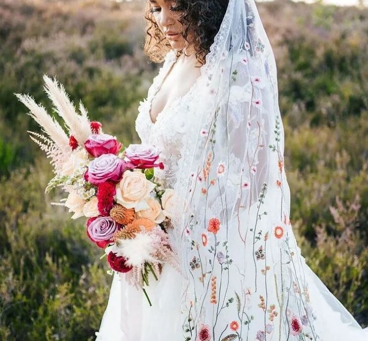 mariée, robe blanche, voile, bouquet, fleurs, coloré, couleur, rose, jaune, voile, original