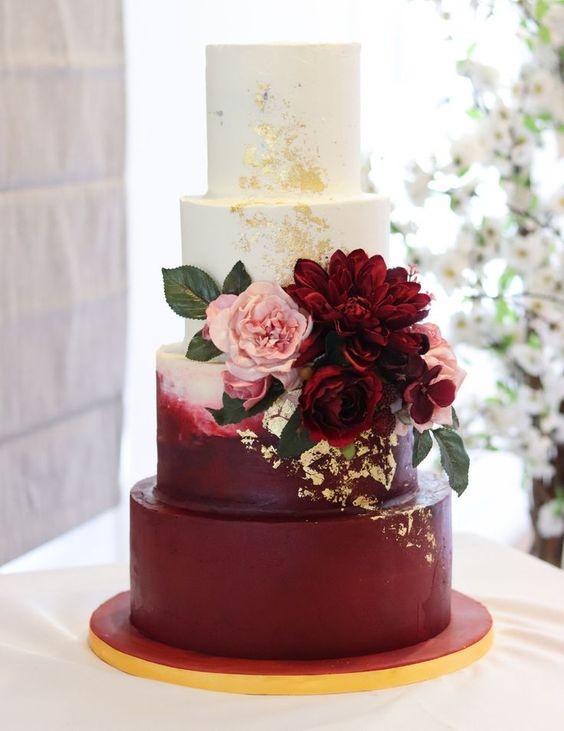 red wedding cake, mariage bordeaux