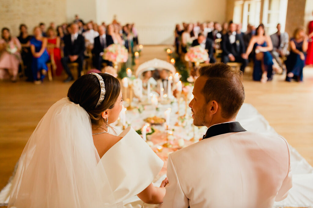 Robe de mariée, coiffure de mariage, mariage multiculturel