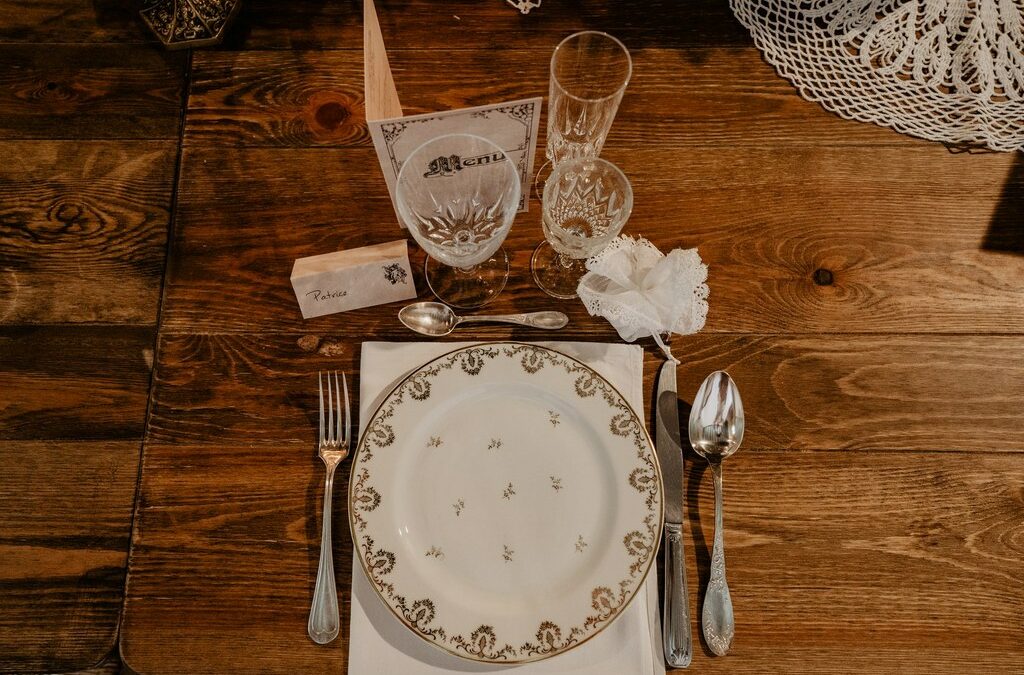 decoration, mariage, thème années 50, vaisselle, table, mariage thème années 50