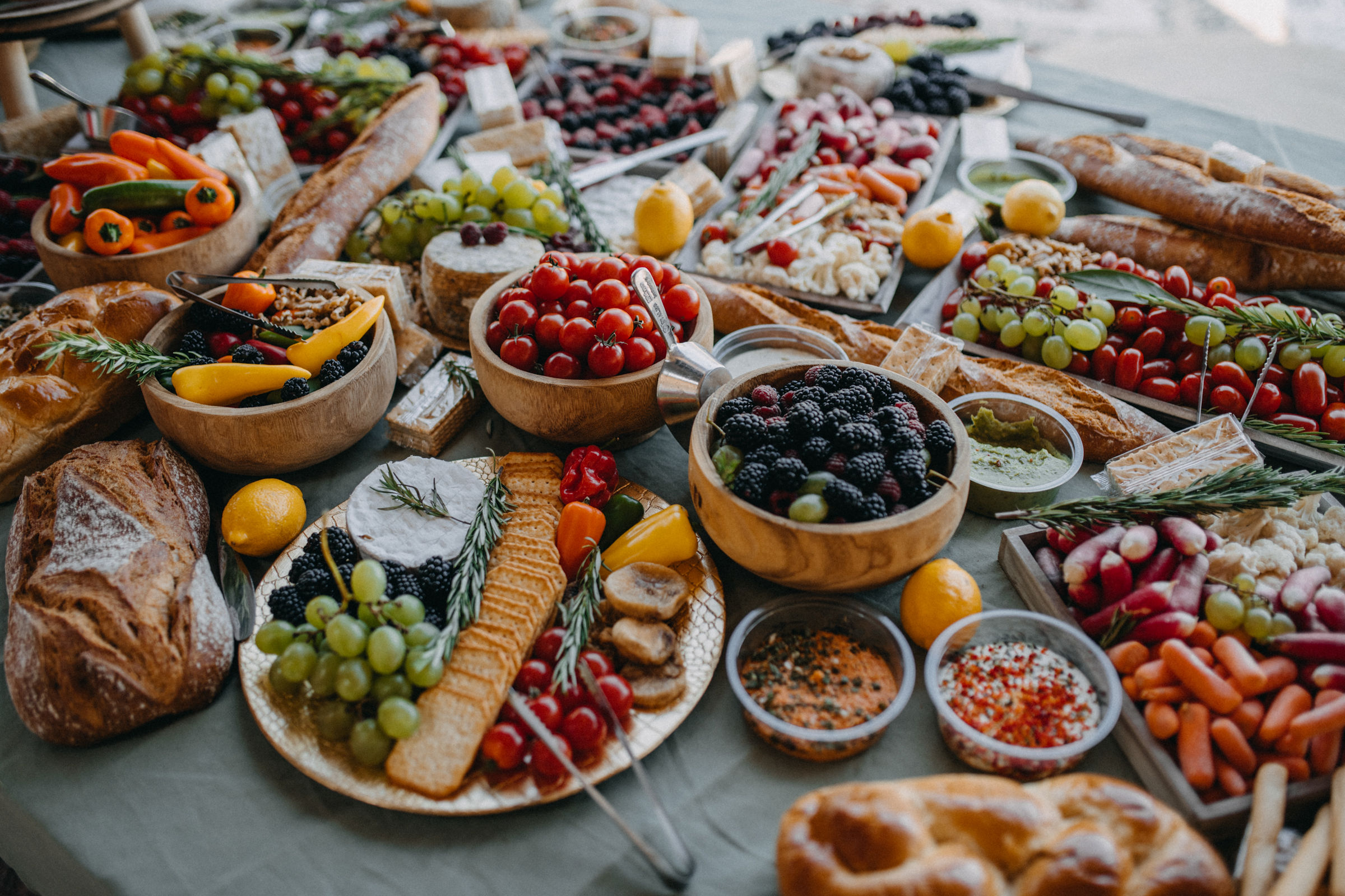 mariage oriental beaujolais, grazing table , plateau, 