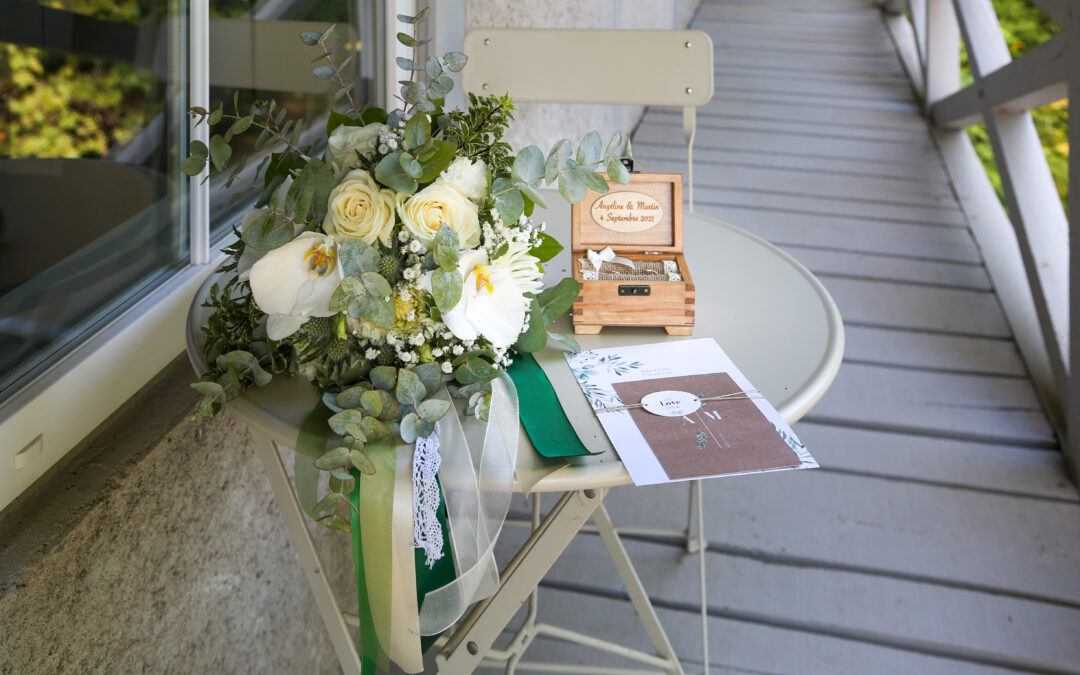 Set de papeterie de mariage avec faire part, invitation, programme et bouquet de fleurs