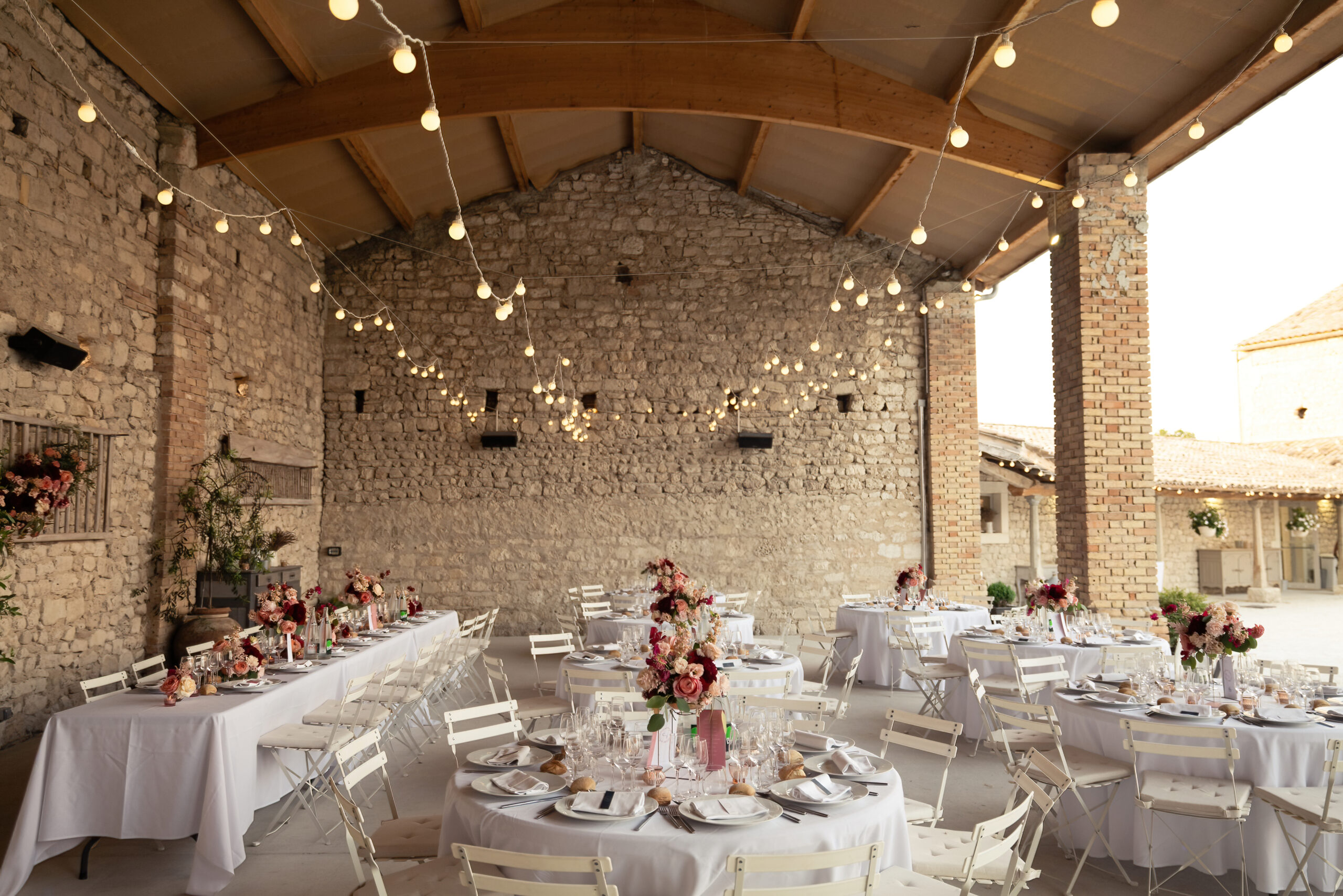 Décoration, salle de réception, grange , fleuri