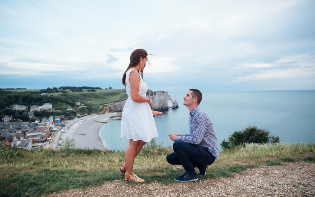 Demande en mariage sur les falaises d'Etretat