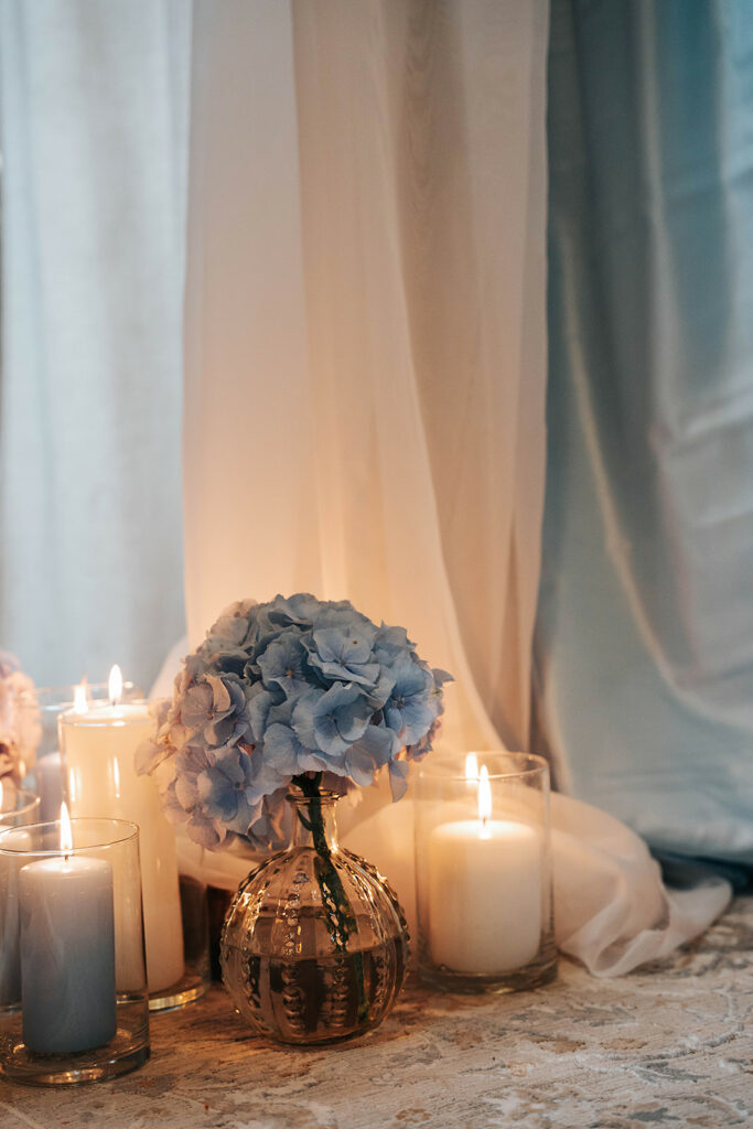 Scénographie, réaliser un moodboard mariage, blue, bougies