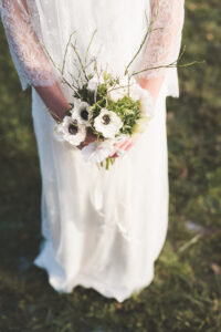 Bouquet d'anémones pour un mariage d'hiver