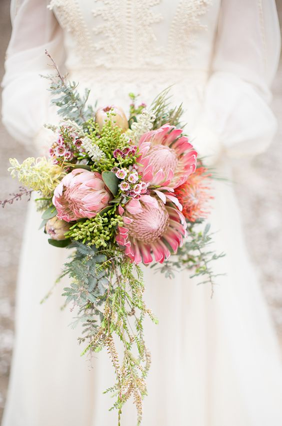 protea en bouquet pour un mariage d'été