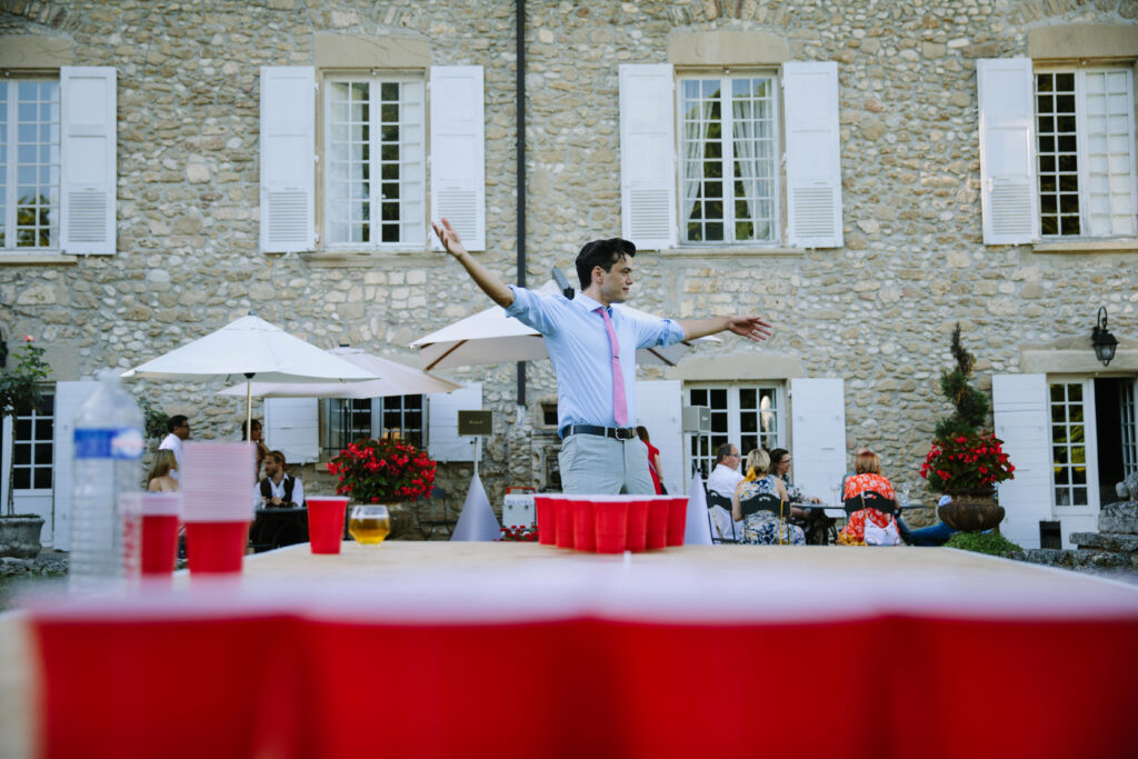 Les animations pour Vin d'Honneur, jeux, invités, verres rouges, beer pong, s'amuser, jouer, mariage, demeure