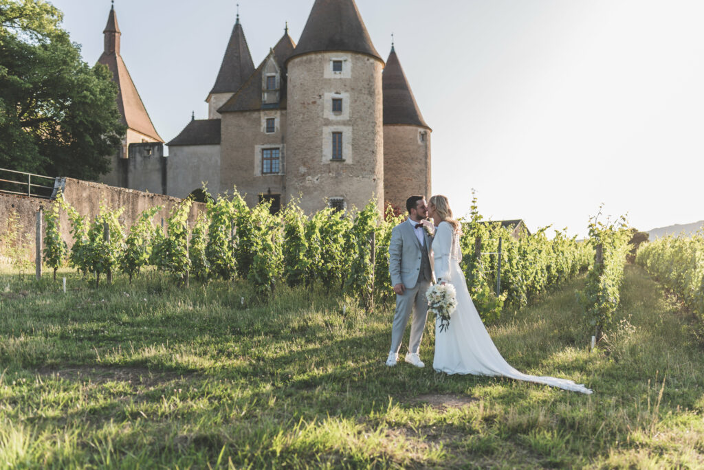 mariés chateau robe blanche château 