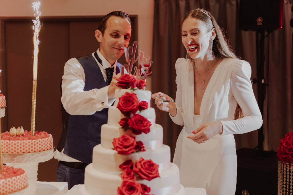 Wedding cake rouge blanc et argent