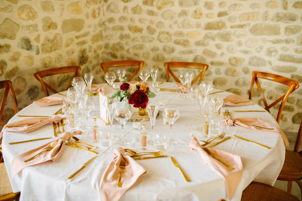 table, décoration, invités, cadeaux invités, cadeaux, mignardises, champagne, fleurs