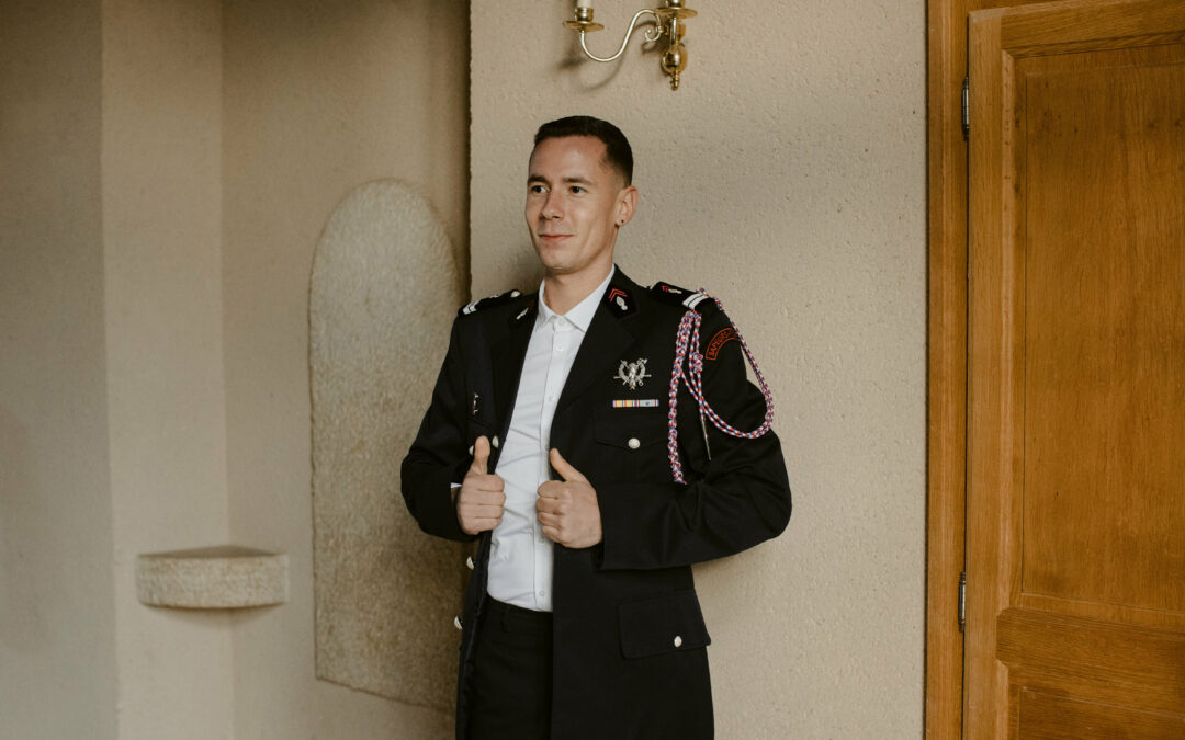 L’uniforme pour le marié