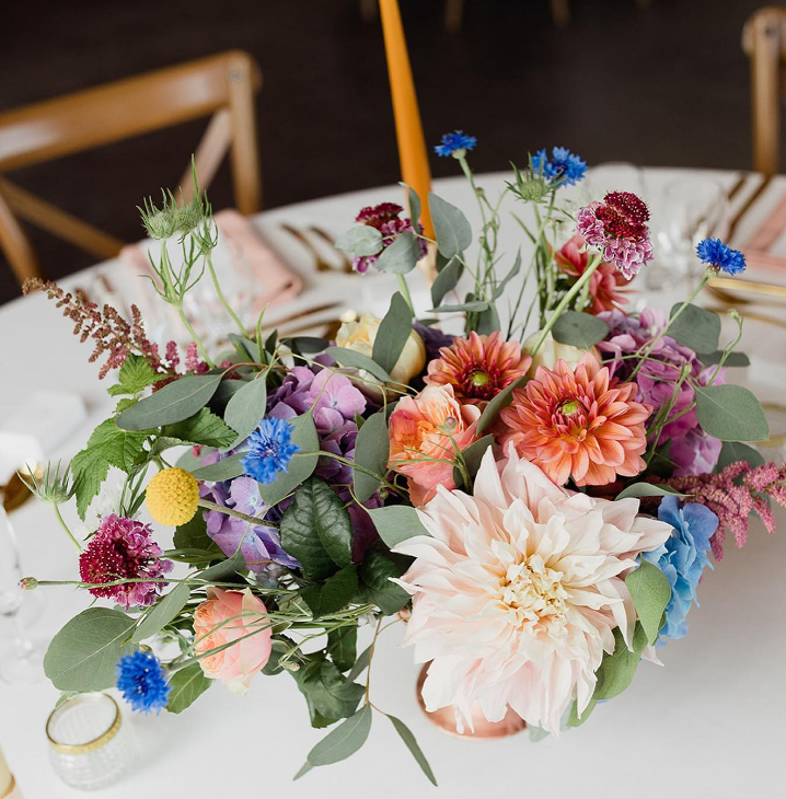 bouquet, bouquet de mariée, fleur, dahlias, composition, composition florale, feuillage, feuilles, plante, mariage, été, idées, conseils, wedding planner, d day, d day wedding planner