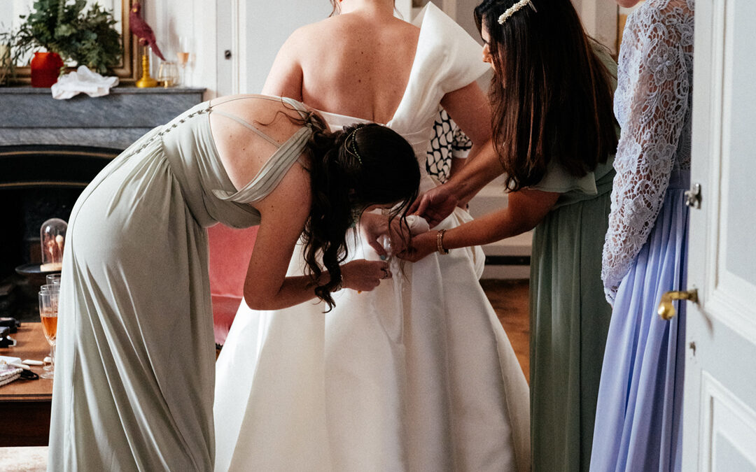 La préparation de la mariée avec les demoiselles d’honneurs