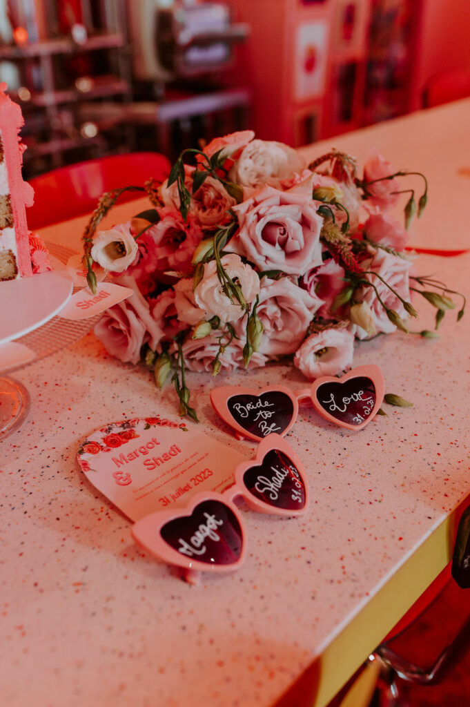 bouquet de mariée, bouquet, fleurs, rose, lunettes, lunette, rose, pink, papeterie, détail