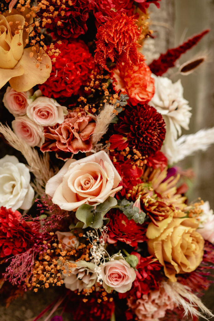 fleurs, coloré, halloween, rouge, rose, composition florale, bouquet