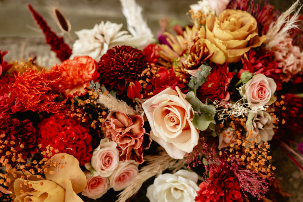 fleurs, coloré, halloween, rouge, rose, composition florale, bouquet