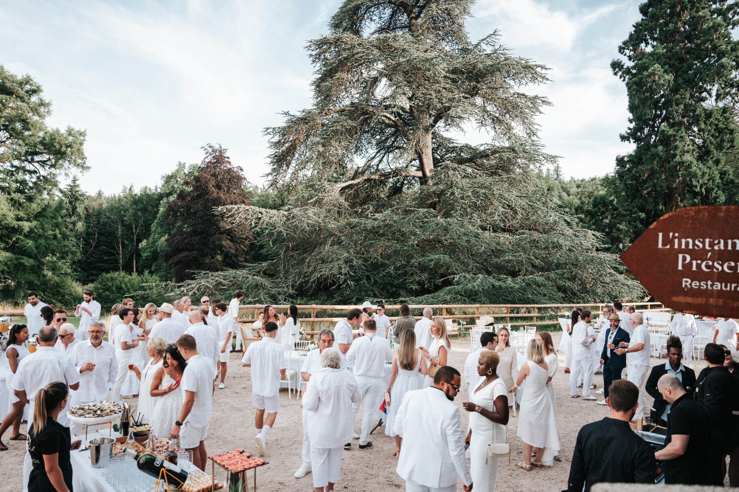 welcome dinner, repas de bienvenue, white party, soirée blanche, apéritif dinatoire, repas debout, mariage