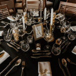 décoration table noir et or théme année 20 gatsby, vintage