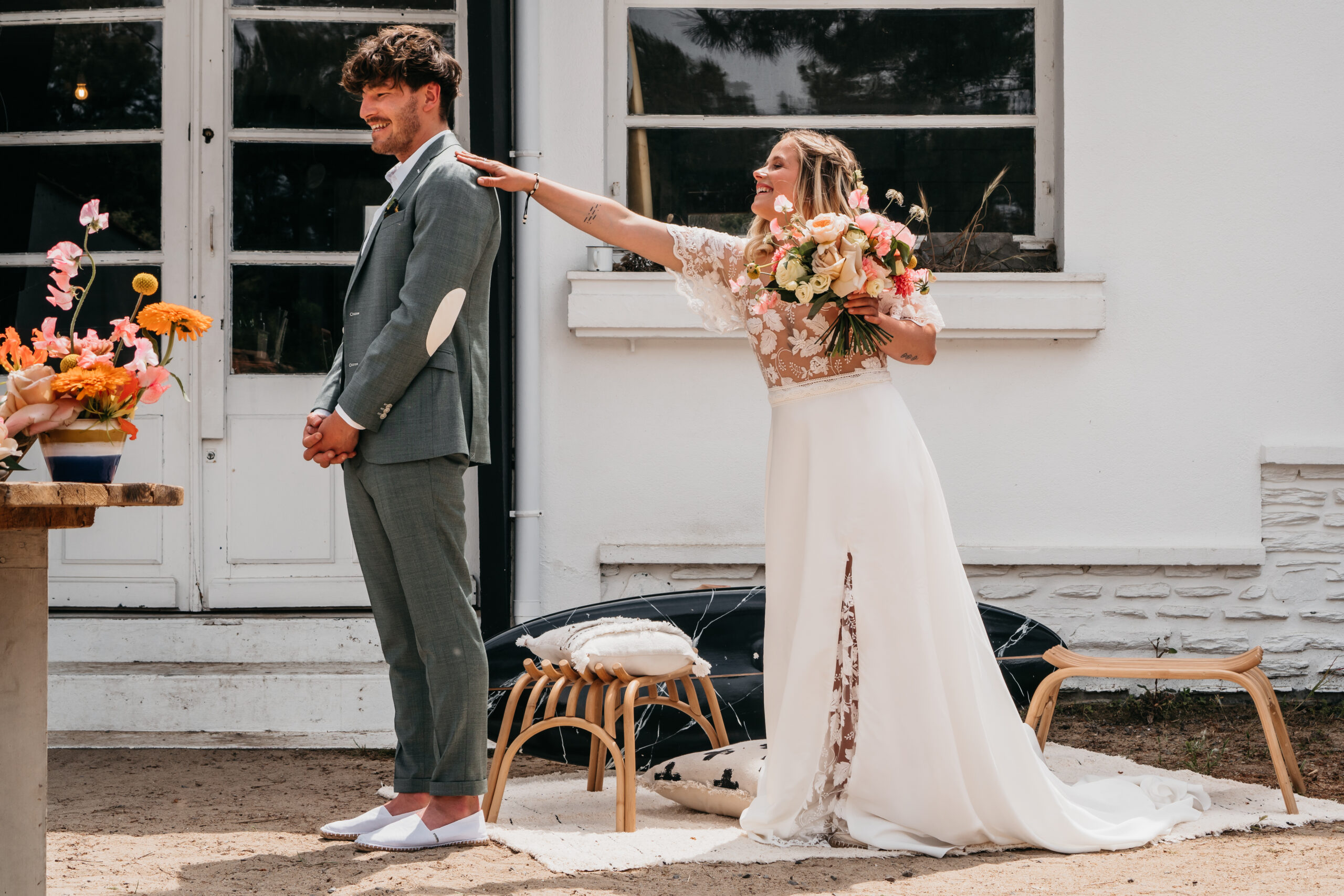 mariage sur la plage, les mariés, first view, robe blanche, couple, mariés