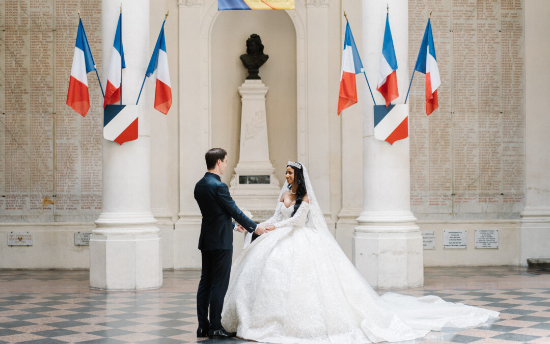 mariage dans une mairie, drapeau français, robe de princesse, costume élégant