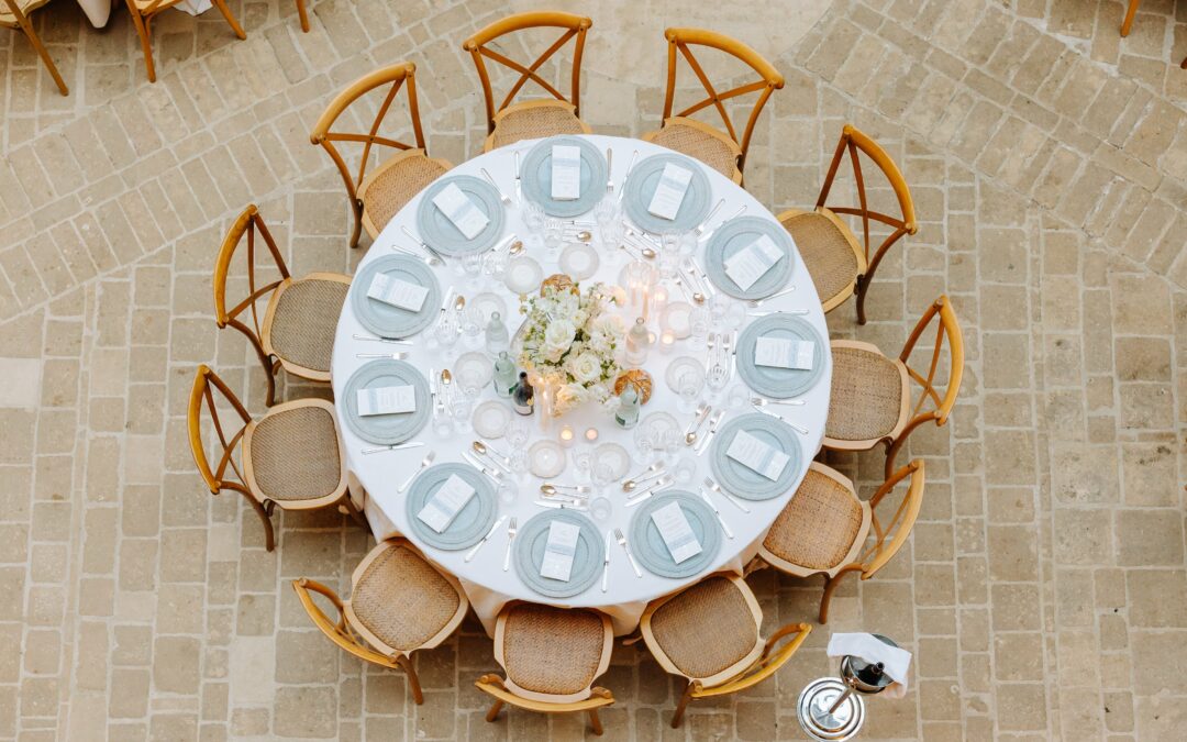 table blanc et bleu, détail de table, décoration de table