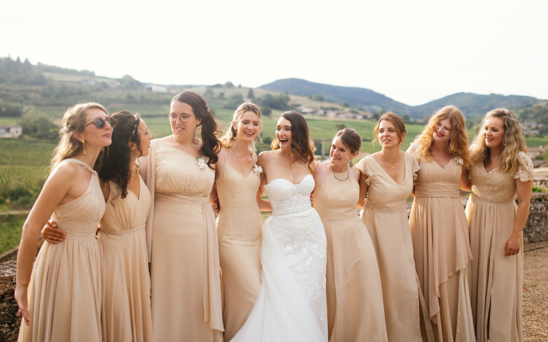 equipe de la mariée, témoins, demoiselle d'honneur, mariée et ces témoins, témoins en nude, nude