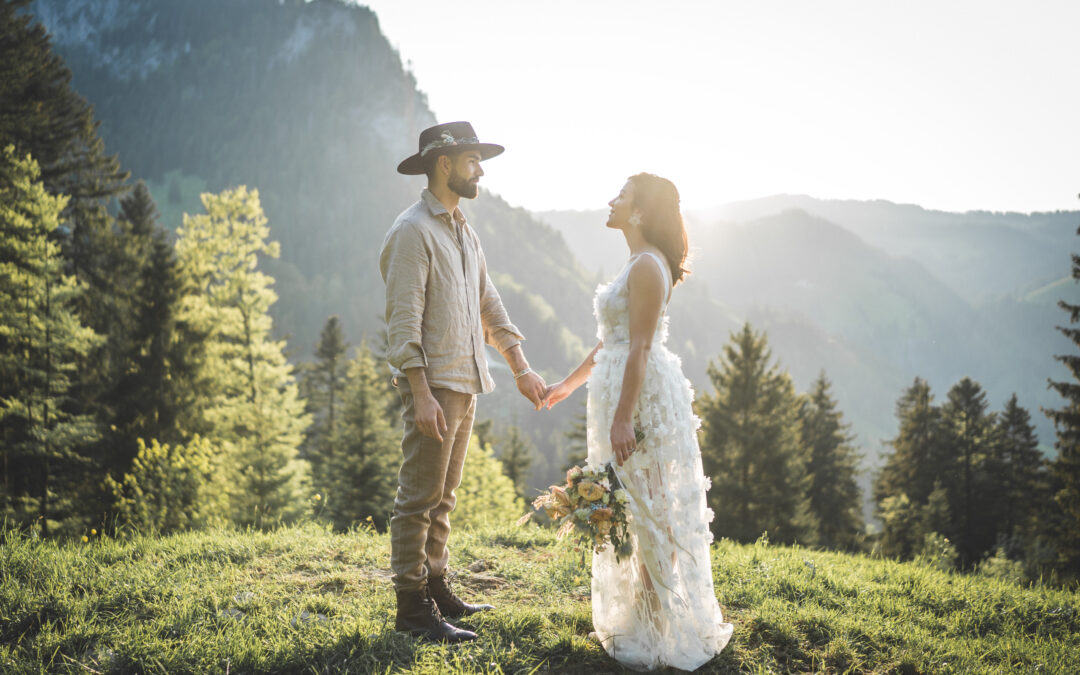 photo de couple, mariée, bride, groom, marié, western wedding, mariage cowboy, chapeau de mariage