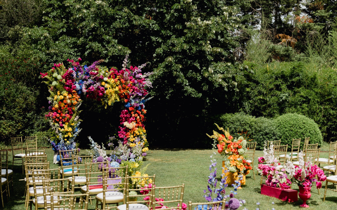 Arche de cérémonie, mariage coloré, Mariage jaune, rose, orange, bleu