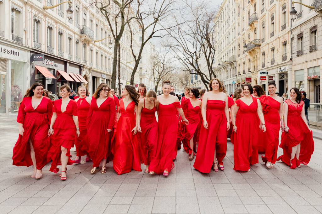 Wedding planner france, wedding planner, photo de groupe, organisation de mariage, robe rouge, red dress, photo officiel