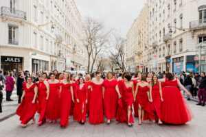 Wedding planner france, wedding planner, photo de groupe, organisation de mariage, robe rouge, red dress, photo officiel