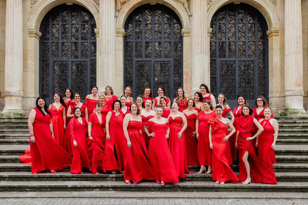 Wedding planner france, wedding planner, photo de groupe, organisation de mariage, robe rouge, red dress, photo officiel