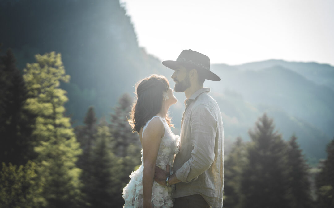 mariage, montagne, wedding, wedding planner, thèmes, chapeau de cowboy, mariage en été en montagne