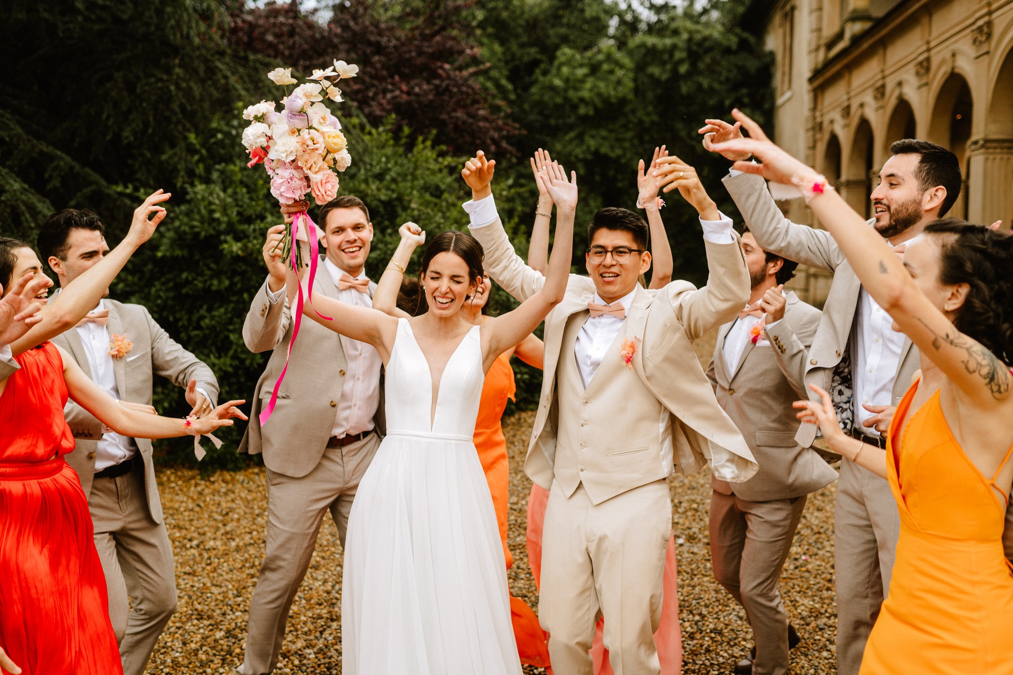 mariage au chateau de saint trys mariage colore demoiselle d'honneur