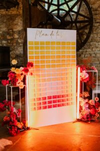 plan de table enveloppe, plan de table colore, plan de table mariage 