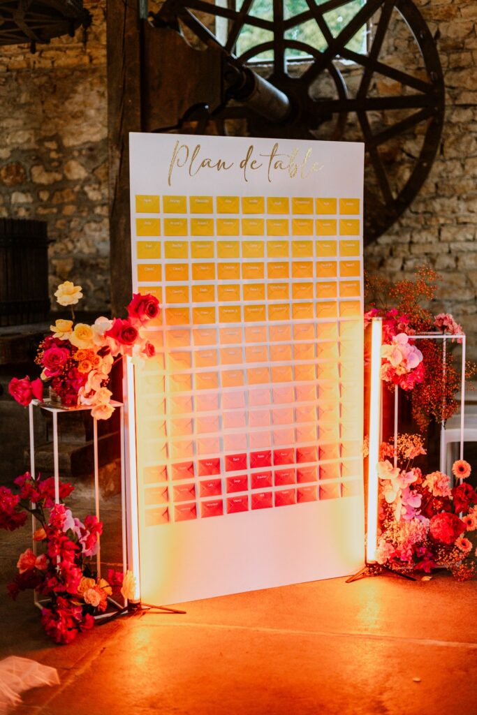 plan de table enveloppe, plan de table colore, plan de table mariage