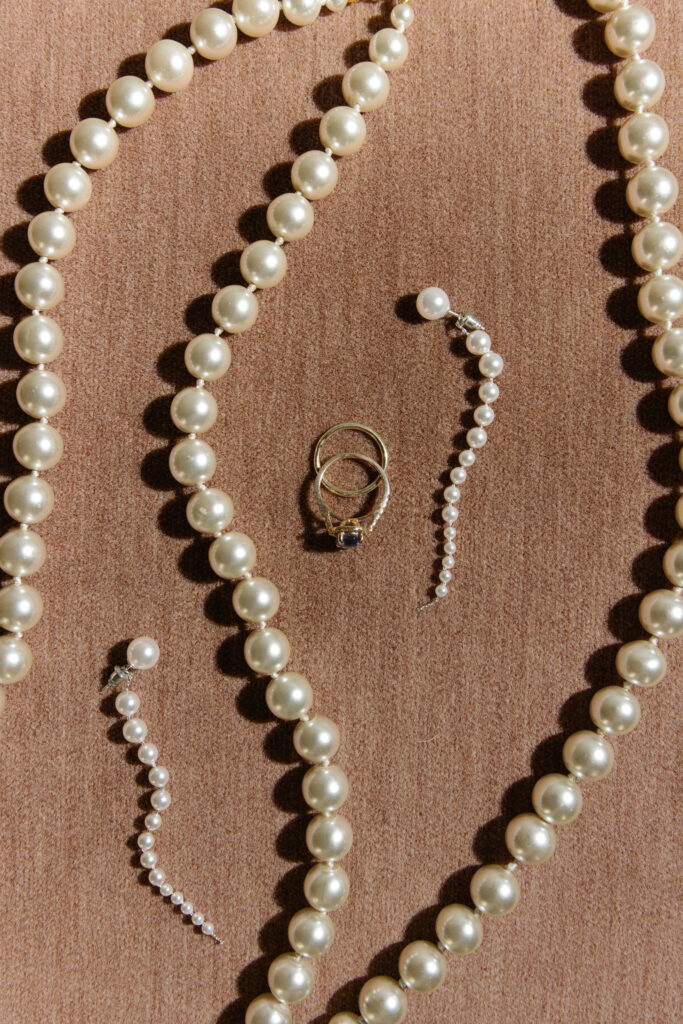 collier perle, boucles d'oreilles perle, perles nacrées, alliances, bijoux mariée