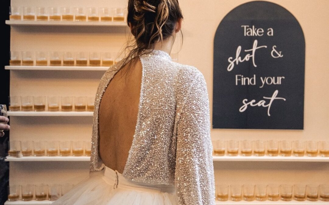 Plan de table shooter, Take a shot and find your seat, mariée dos nu