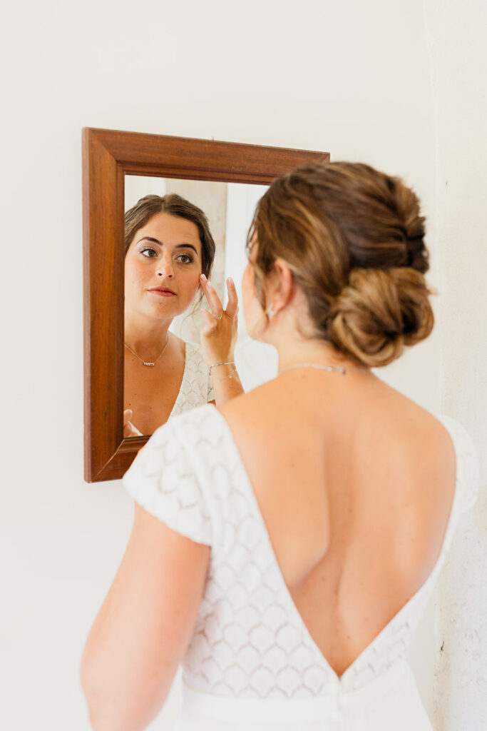 Caroline et pierre, mariage, préparatif, coiffure, chignon déstructurés, dos nu, robe