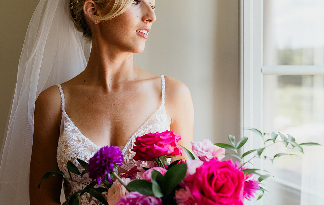 Bouquet de mariée, fleurs roses, couleur rose, mariée, voile