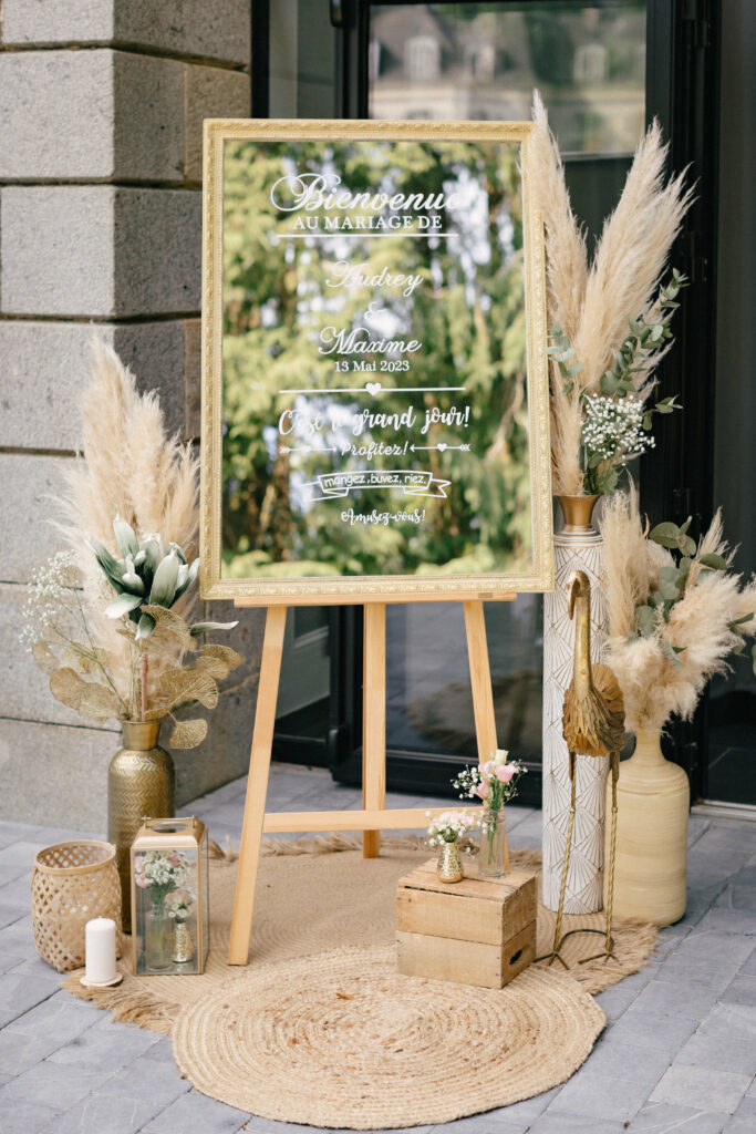 panneau bienvenue décoration accueil mariage pampa rotin jute fleurs sechees miroir doré