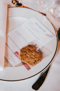 assiette cadeau invité biscuit cookie menu papeterie mariage 