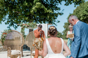 ceremonie laique emotions arrivée mariée costume orange mariage boheme terracotta
