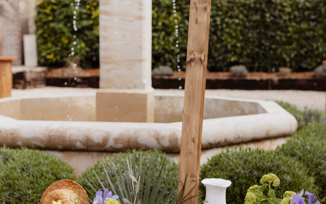 elopement, mariage petit comité, dolce vita, thème italien, cheminée, table à deux, table d'honneur, décoration fleurs, table fleurie, arche, cérémonie laique